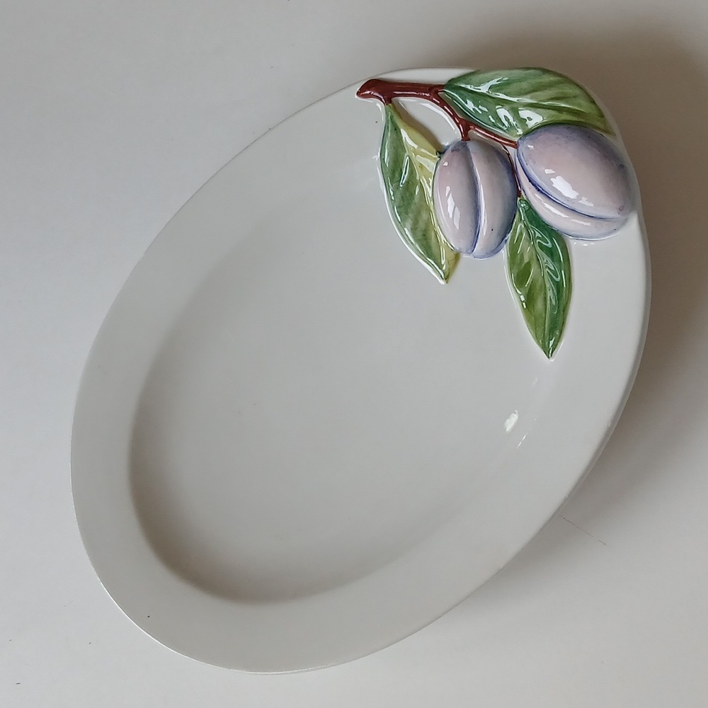 San Marco Nove Italy Majolica Purple Plums White Oval Plate 9.25" x 6.5"